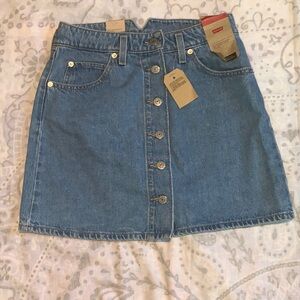 NWT Levi’s Denim Skirt Button Up Mini Skirt Blue Sz 27